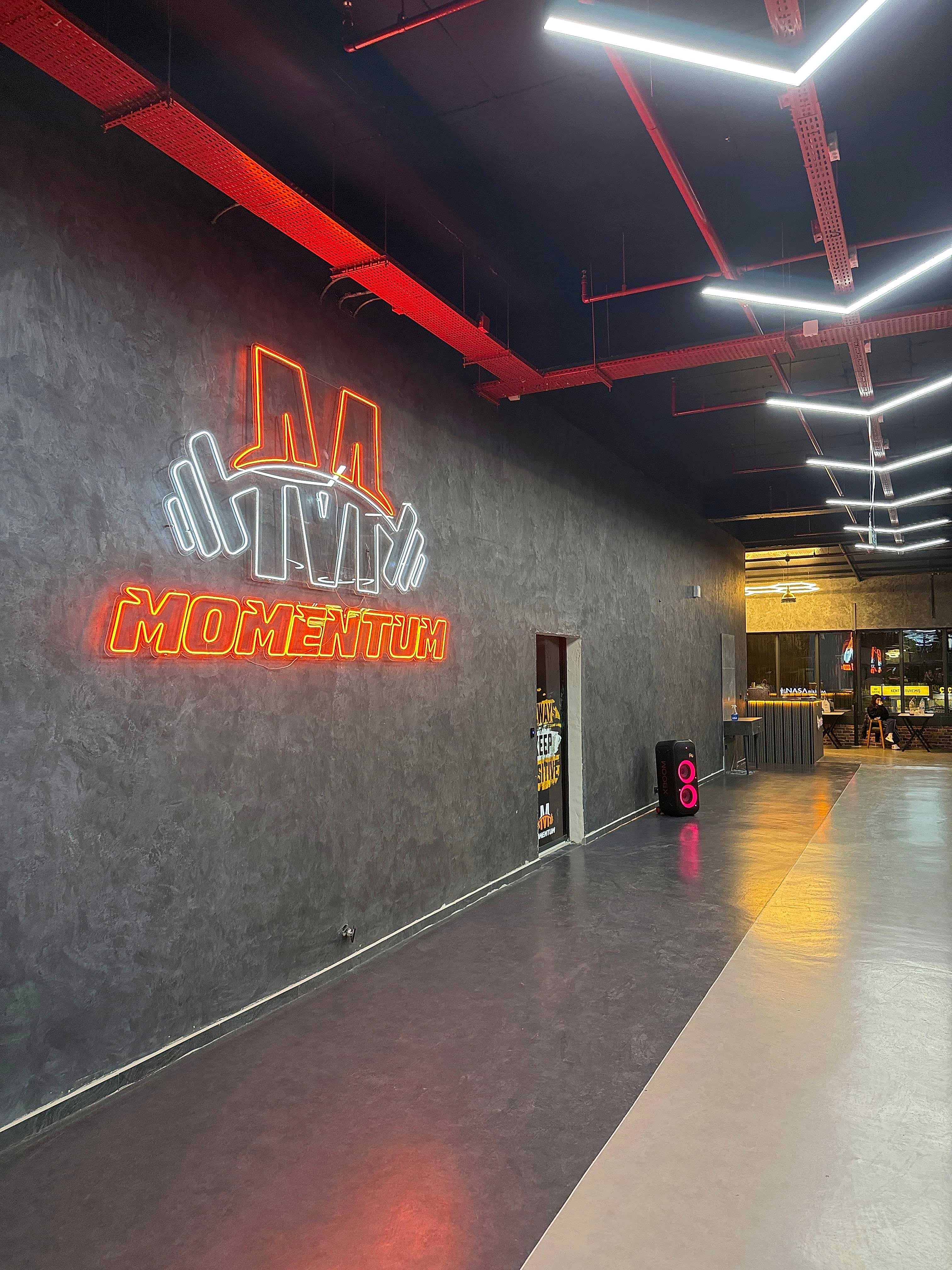 Momentum Premium Fitness Salon - Modern Ekipmanlar ve Premium Gym Alanı
